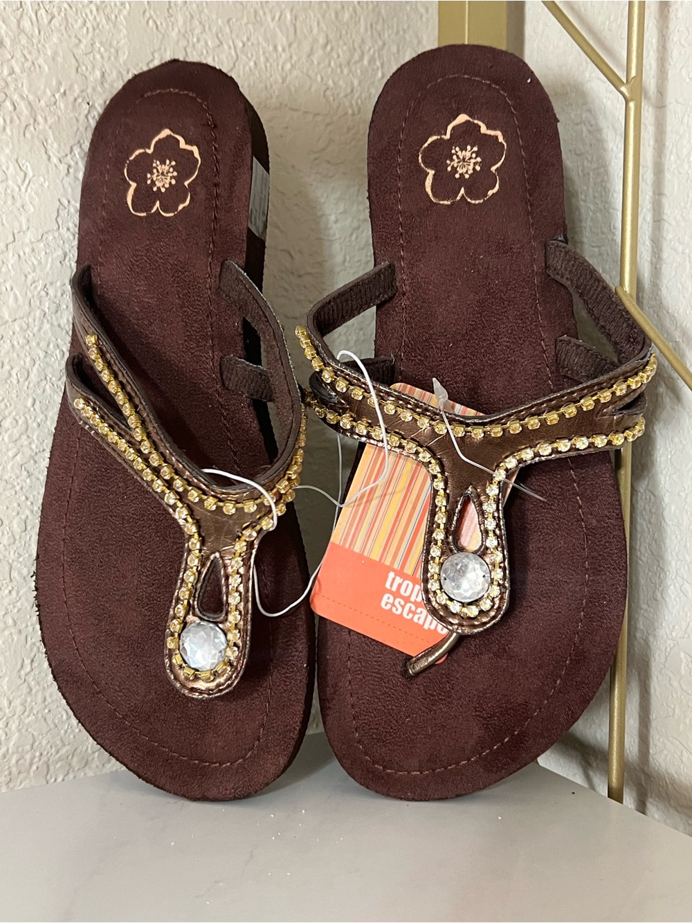 NWT Tropical Escape Bling Embellished Brown Womens Thong Sandals